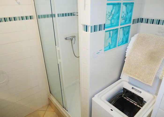 Joli Climatise A 400m Des Commerces *