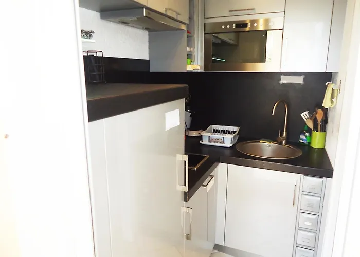 Joli Climatise A 400m Des Commerces *